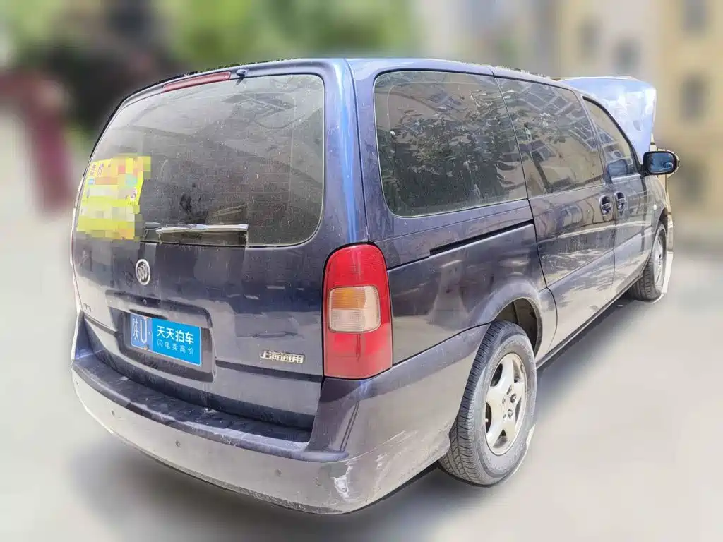 Photo 2 - Buick GL8