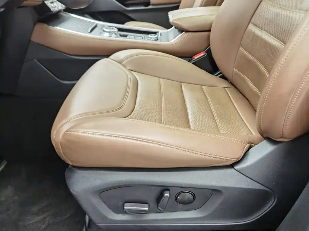 Фото 20 - Ford Explorer