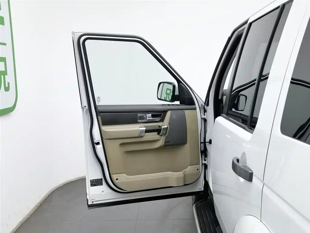 Land Rover Discovery 2013 3.0 SDV6 HSE Diesel фото 8