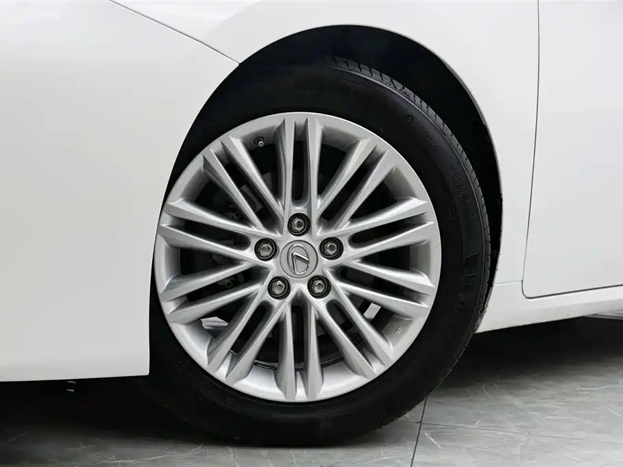 Lexus ES 2015 250 Elegance Edition фото 3