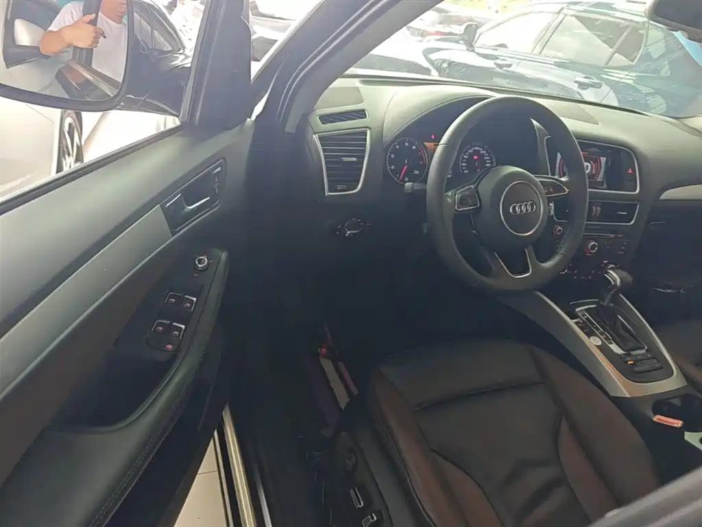 AUDI Q5