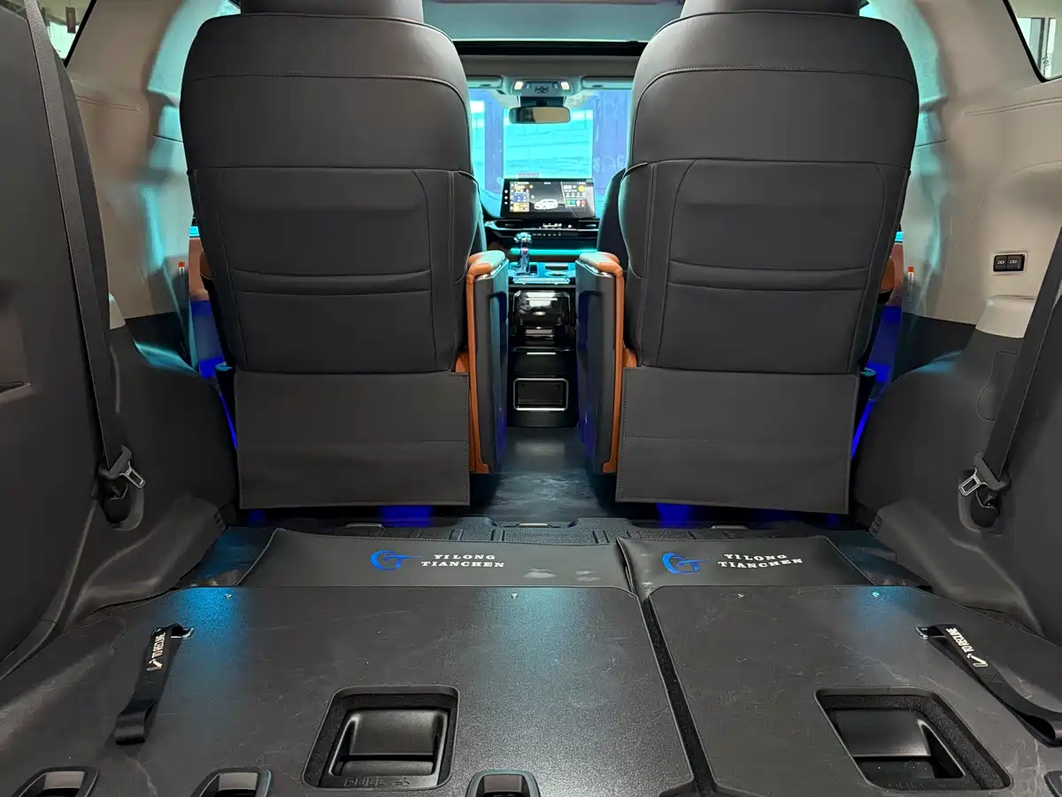 Toyota Granvia 2024 2.5L Hybrid Comfort фото 8