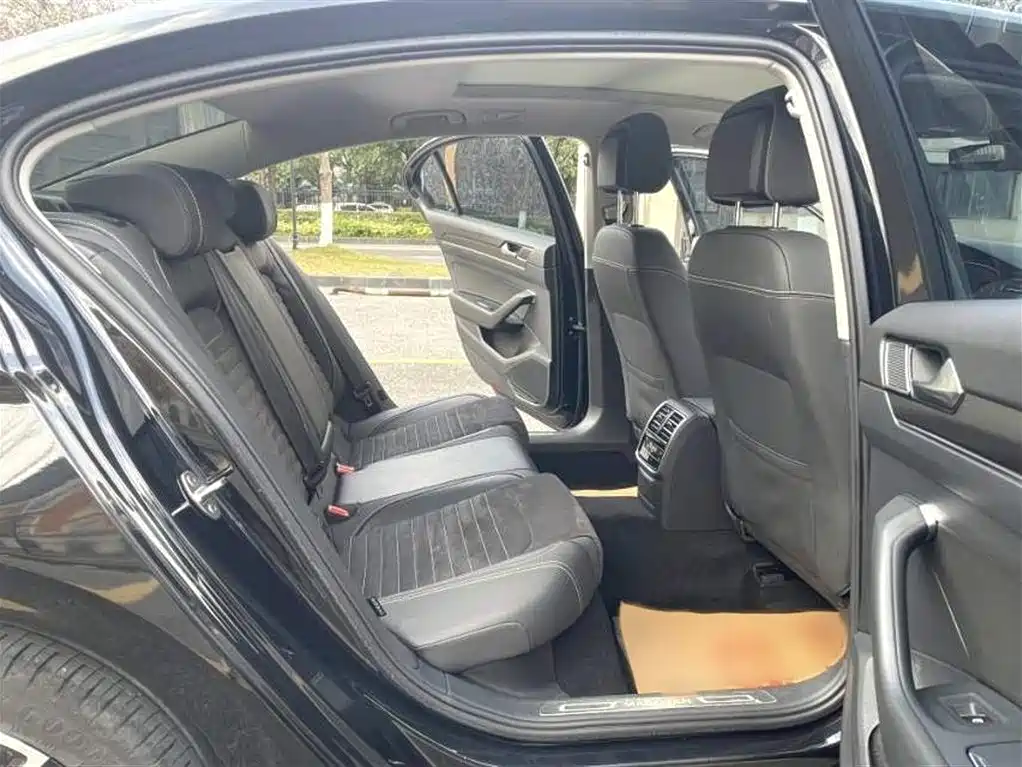 Volkswagen Magotan 2020 330TSI DSG Luxury фото 16
