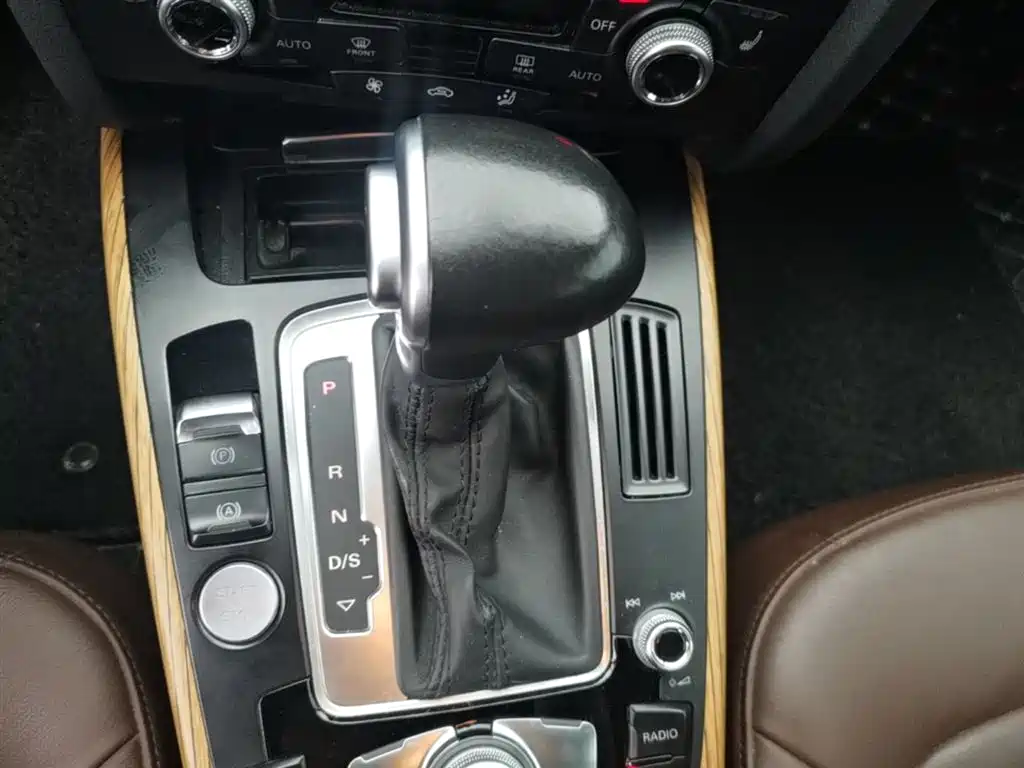 Audi A4L 2016 35 TFSI Heritage Edition S line Luxury фото 14