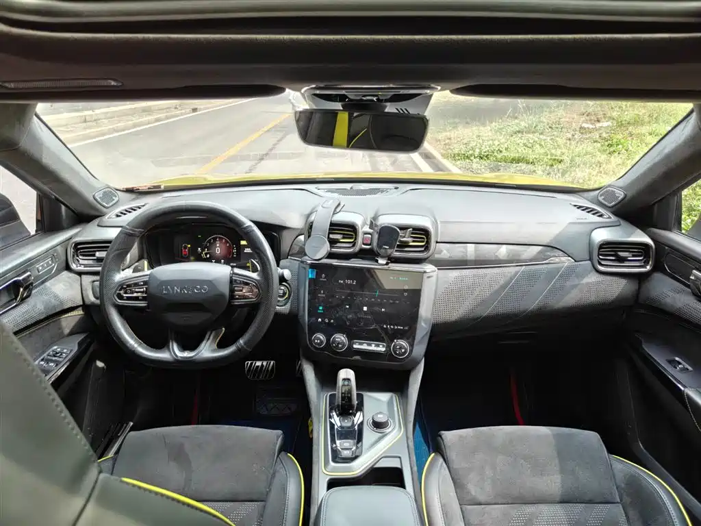 Lynk & Co 03 2021 03+ 2.0TD Auto Performance Package Edition фото 10