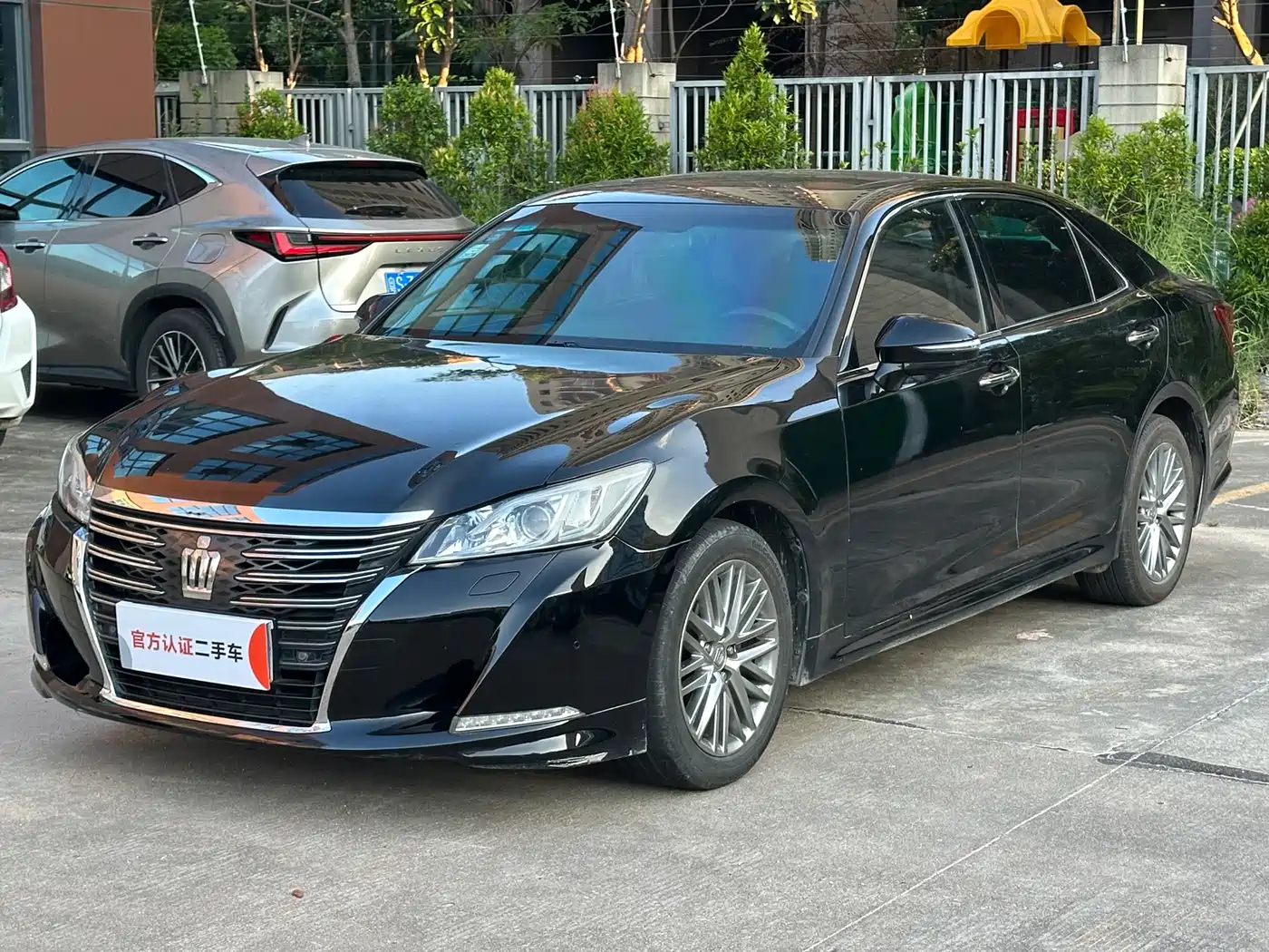 Фото 1 - Toyota Crown