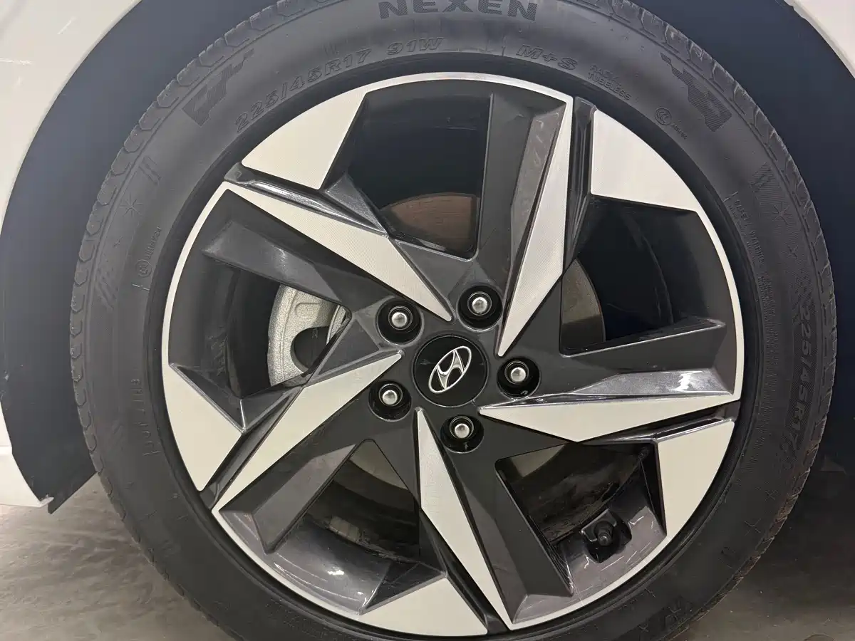 Hyundai Elantra 2021 1.5L CVT GLX Elite Edition фото 18