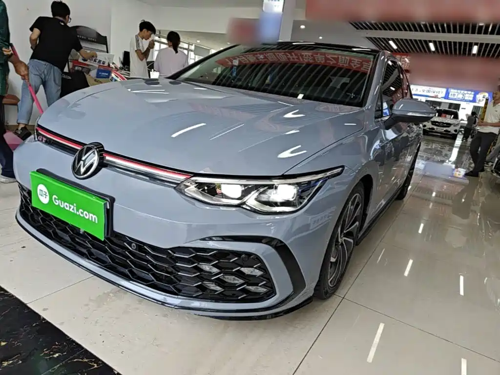Photo 2 - Volkswagen Golf