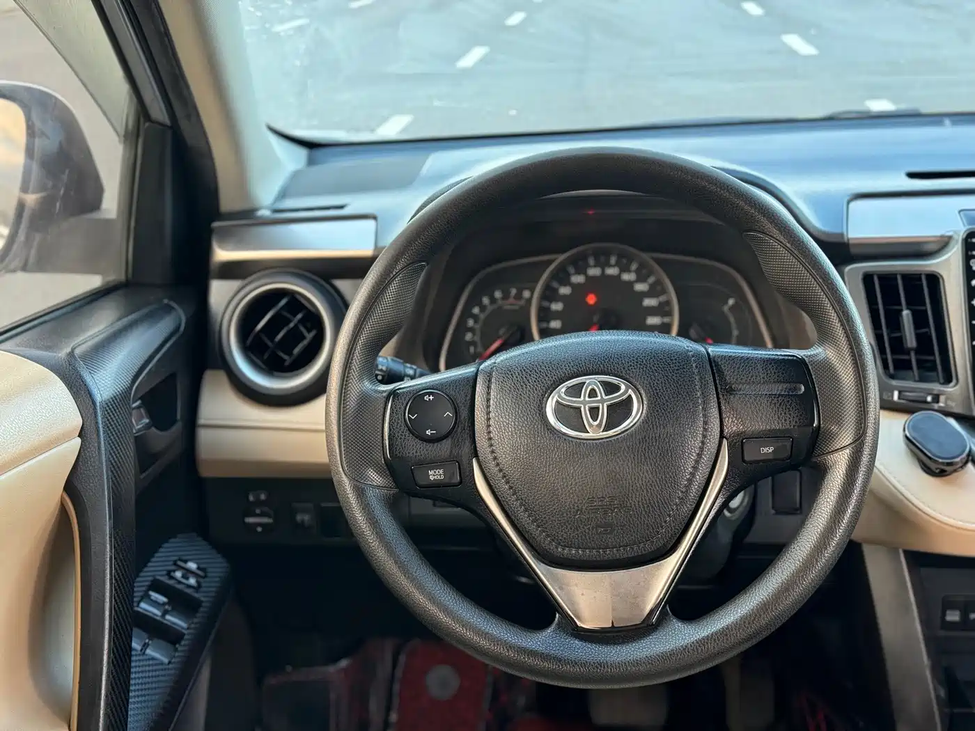 Фото 9 - Toyota RAV4