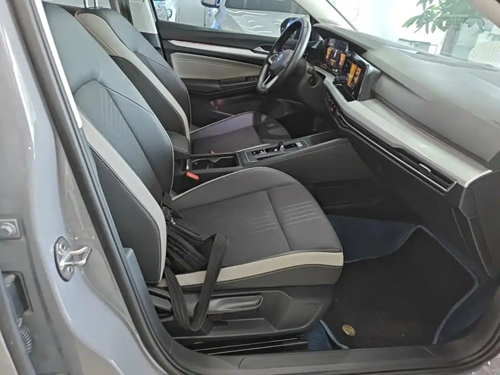 Photo 20 - Volkswagen Golf