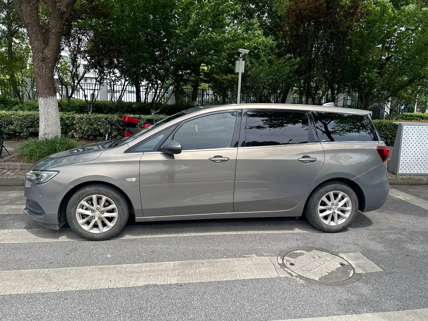 Buick GL6 2018 18T 6-Seater Luxury фото 4
