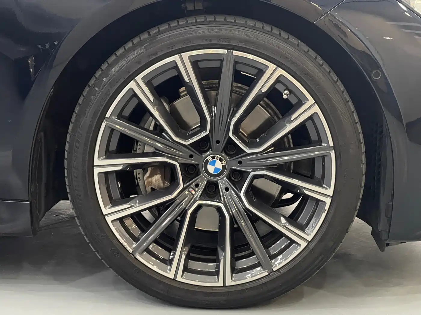 BMW 7 Series 2021 Model 740Li Leading M Sport Package фото 30