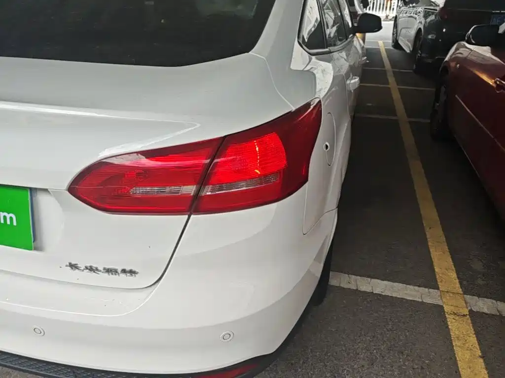 Фото 8 - Ford Focus