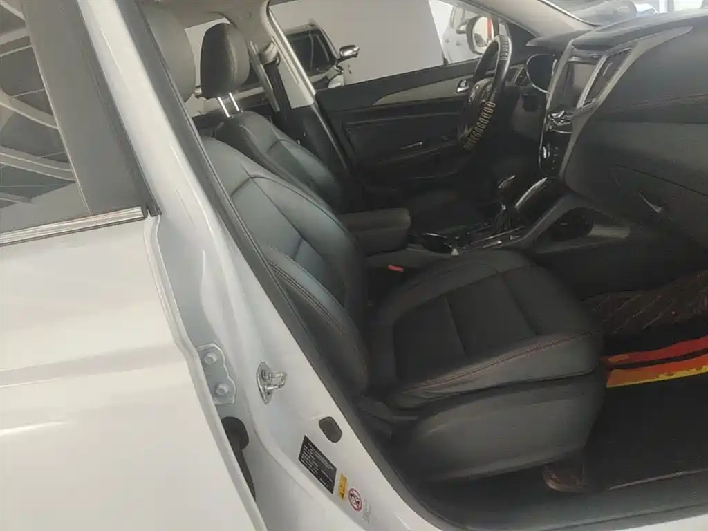 Фото 25 - Changan CS75