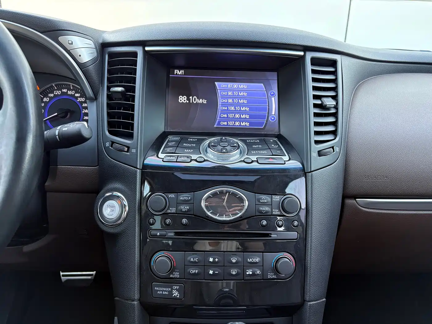 Infiniti QX70 2013 3.7L Superior фото 15