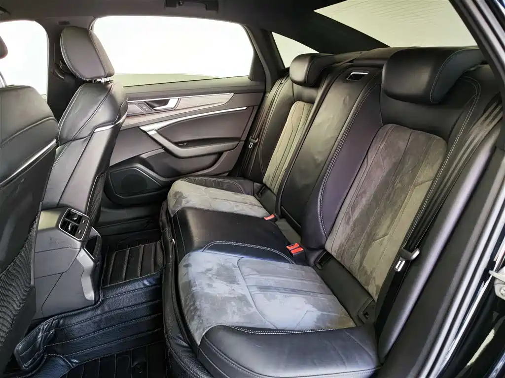 Audi A6L 2021 40 TFSI Luxury Sport фото 23