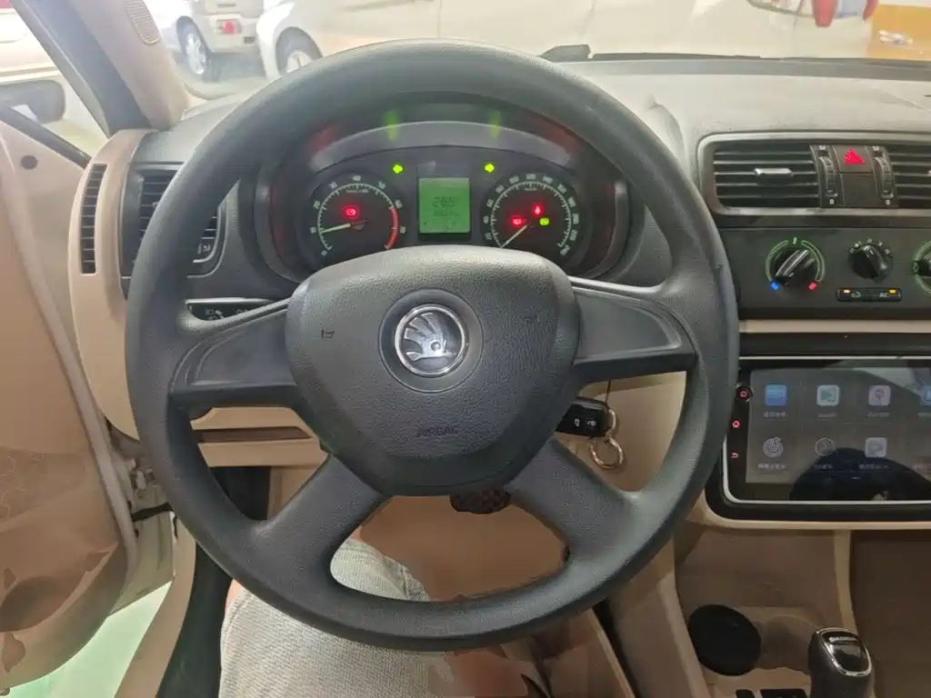 Škoda Fabia 2015 2014 1.4L Automatic Crystal Edition