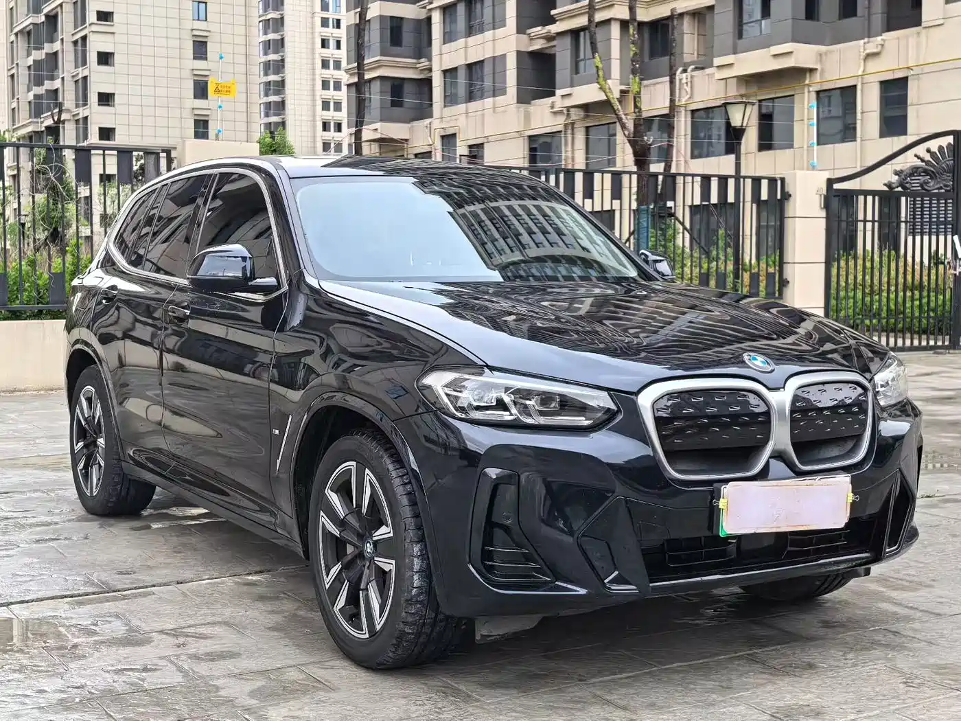 BMW iX3 2024 Leading Edition фото 3