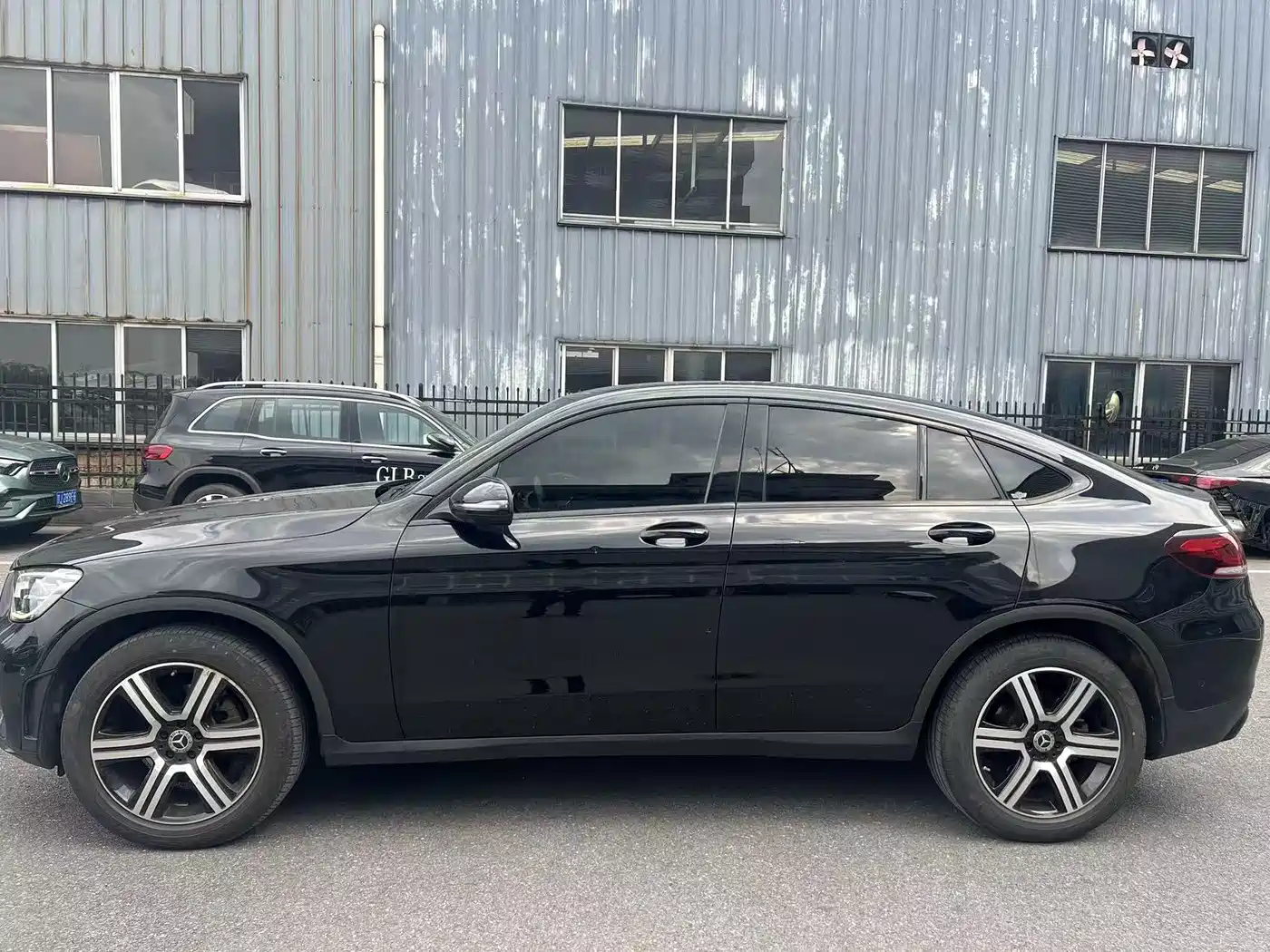 Mercedes-Benz GLC Coupe 2022 GLC 260 4MATIC Coupe SUV фото 2
