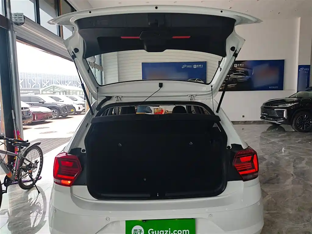 Volkswagen Polo 2019 Plus 1.5L Automatic Panorama Enjoyment Edition фото 19