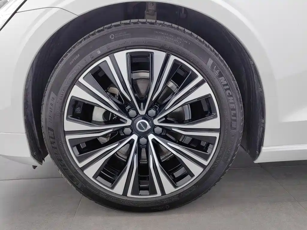 Volvo S60 2024 2025 B4 Smart Elite Luxury Edition