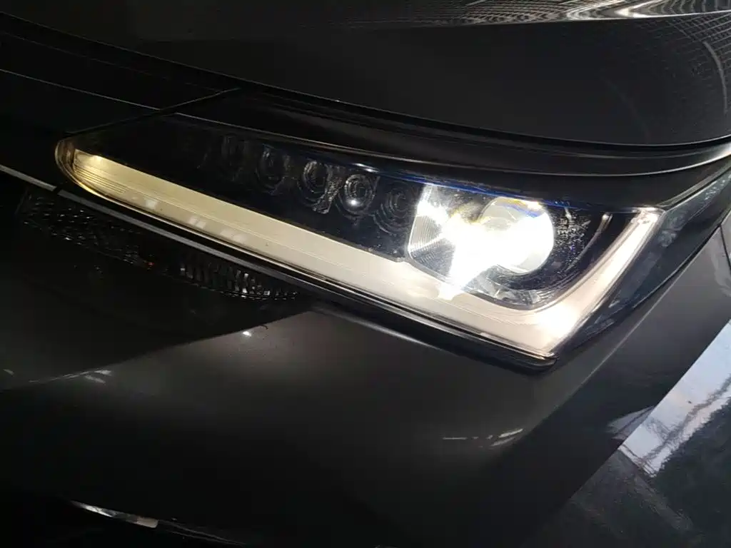 Toyota Corolla 2017 Facelift Hybrid 1.8L E-CVT Leading Edition фото 24