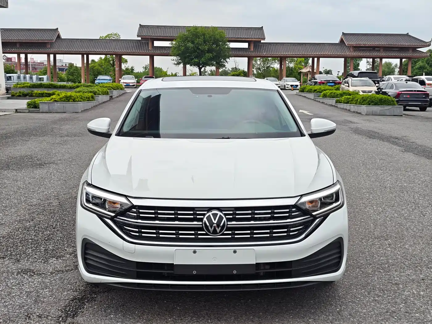 Volkswagen Sagitar 2023 Model Year 200TSI DSG Surpass Edition фото 2