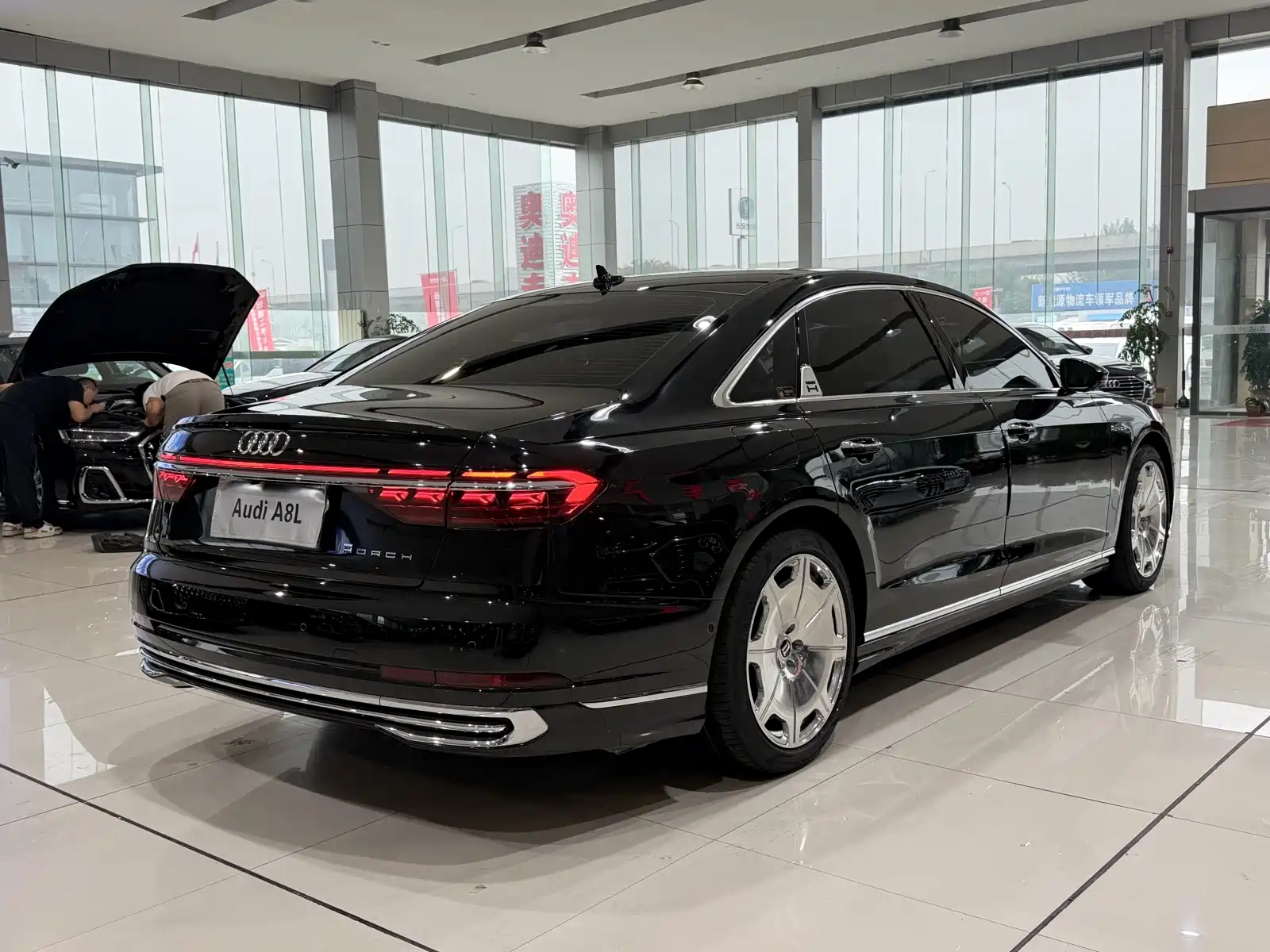 Фото 3 - Audi A8