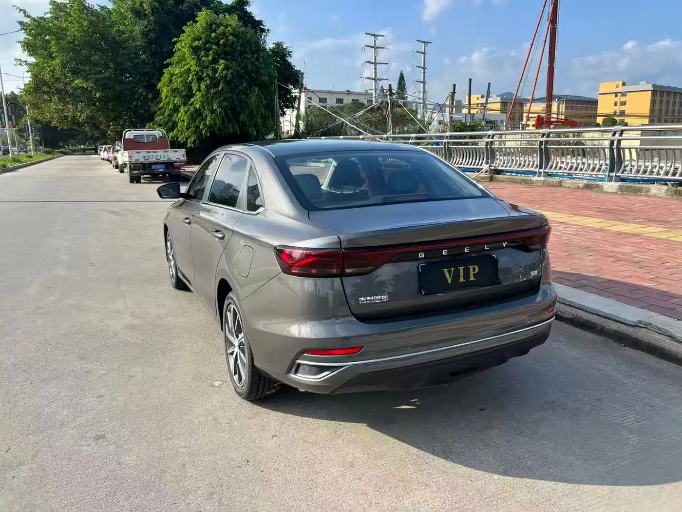 Фото 9 - Geely Emgrand