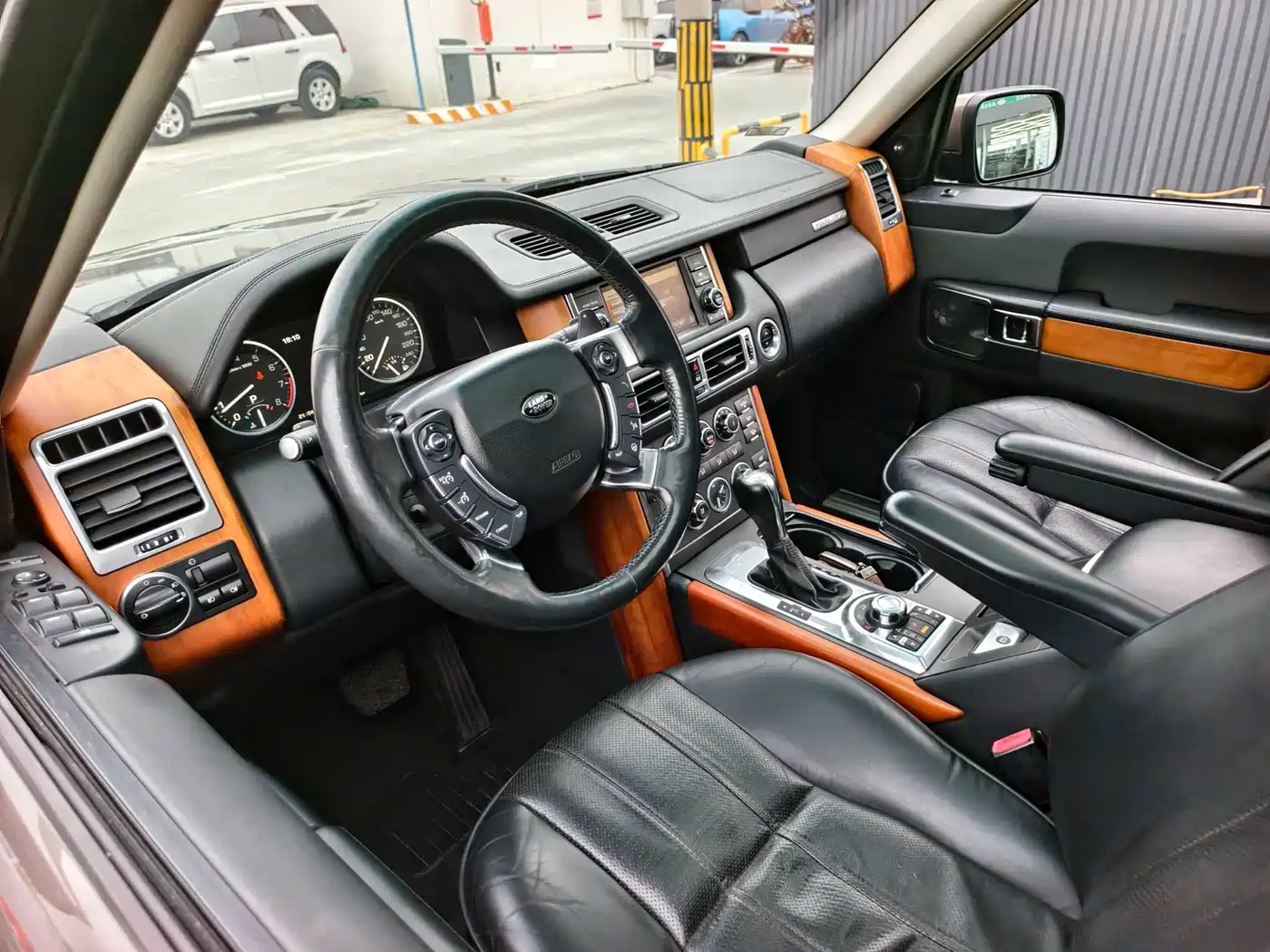 Land Rover Range Rover 2012 5.0 NA V8 фото 12