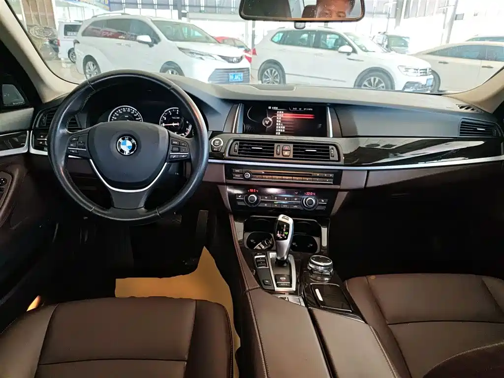 BMW 5 Series 2017 525Li Luxury Design Package фото 6