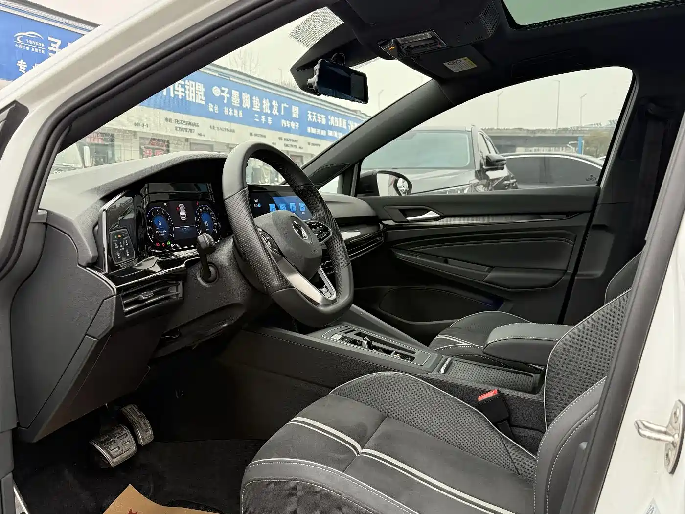 Volkswagen Golf 2021 280TSI DSG R-Line фото 6