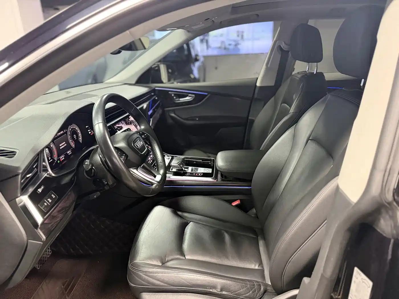 Фото 11 - Audi Q8