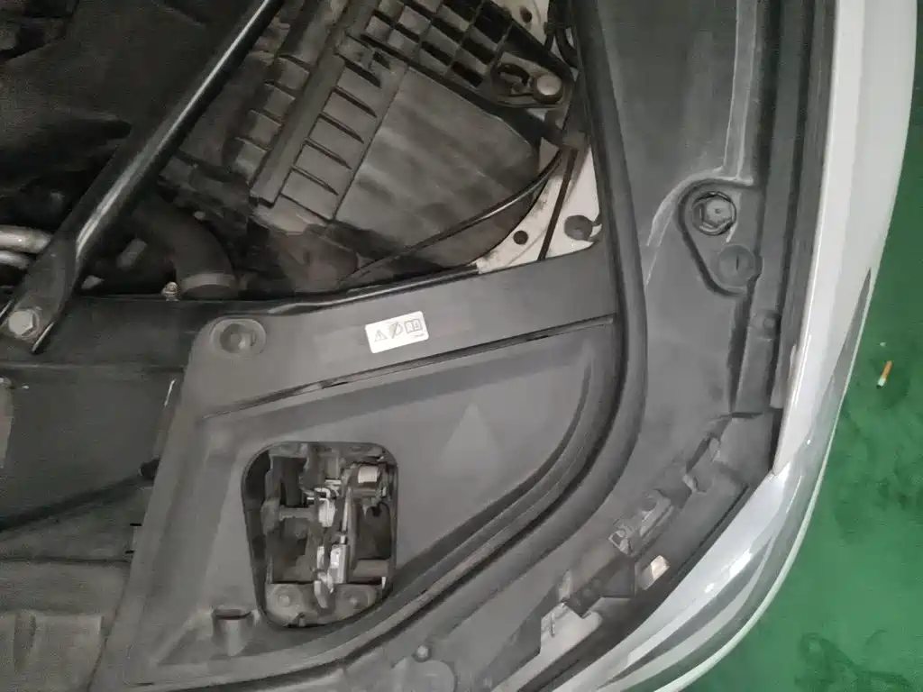 Photo 24 - BMW 5 Series (Import)