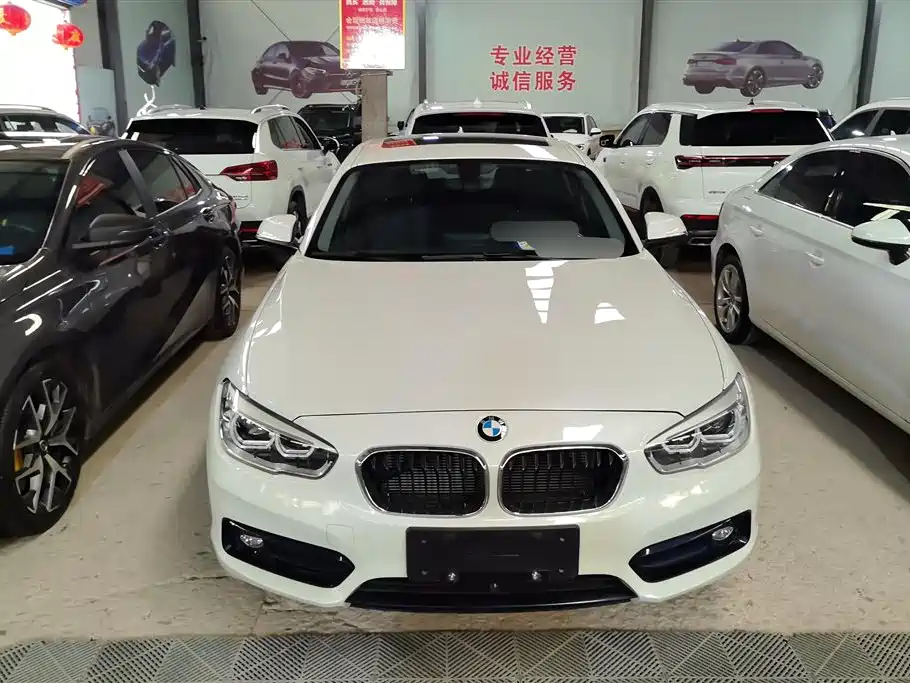 BMW 1 Series (Import) 2018 118i Sport Design Package фото 2