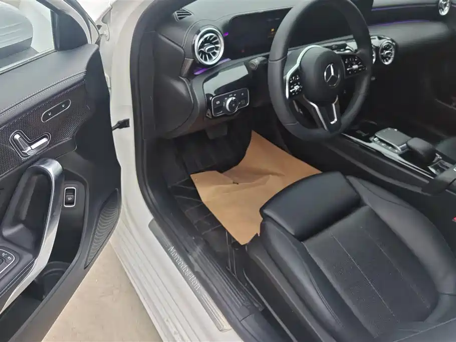 Mercedes-Benz A-Class 2022 A 200 L Sport Sedan Dynamic фото 9