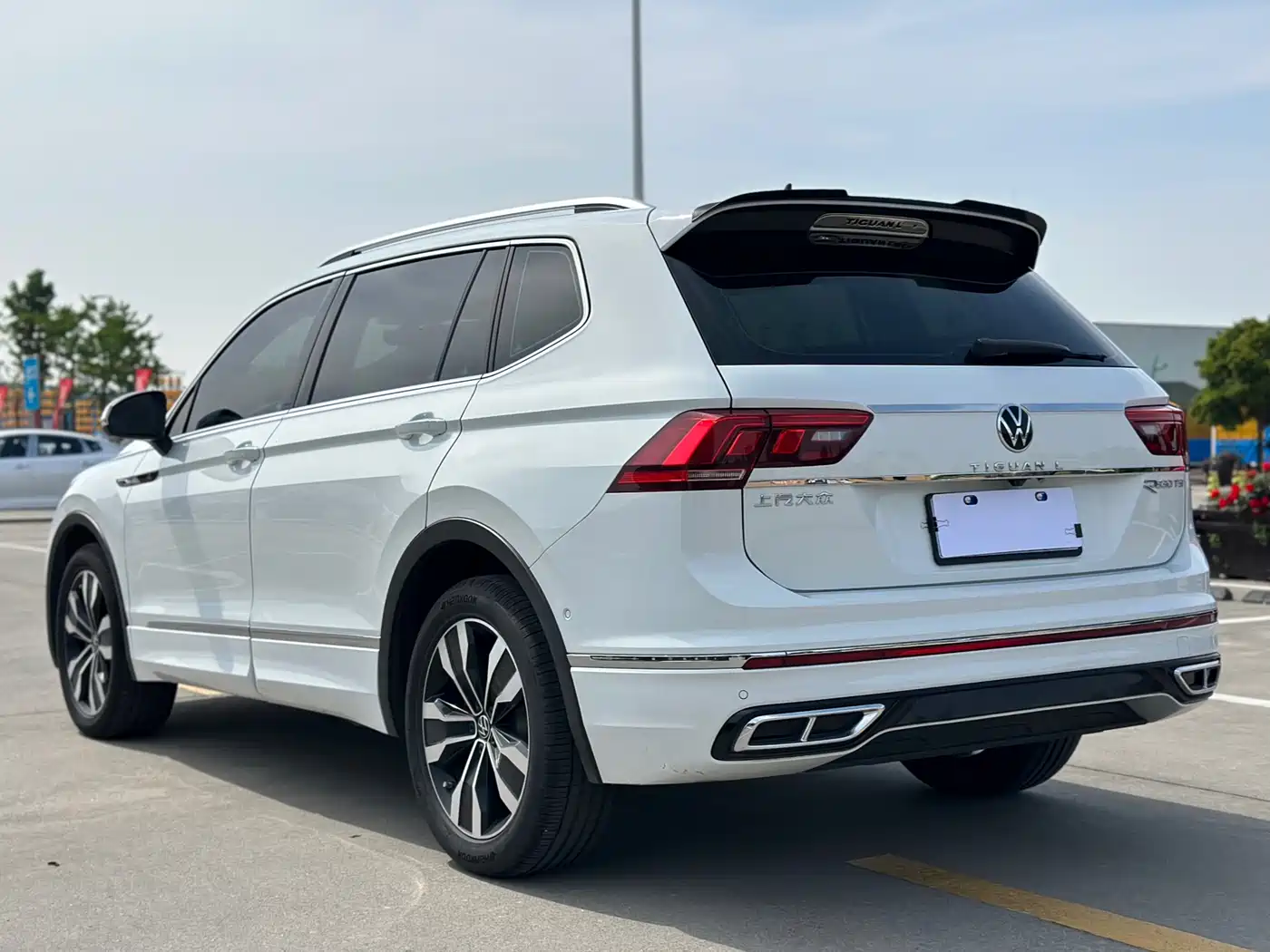 Volkswagen Tiguan L 2024 Outstanding 330TSI Auto 2WD R-Line Dragon Glory Edition фото 4
