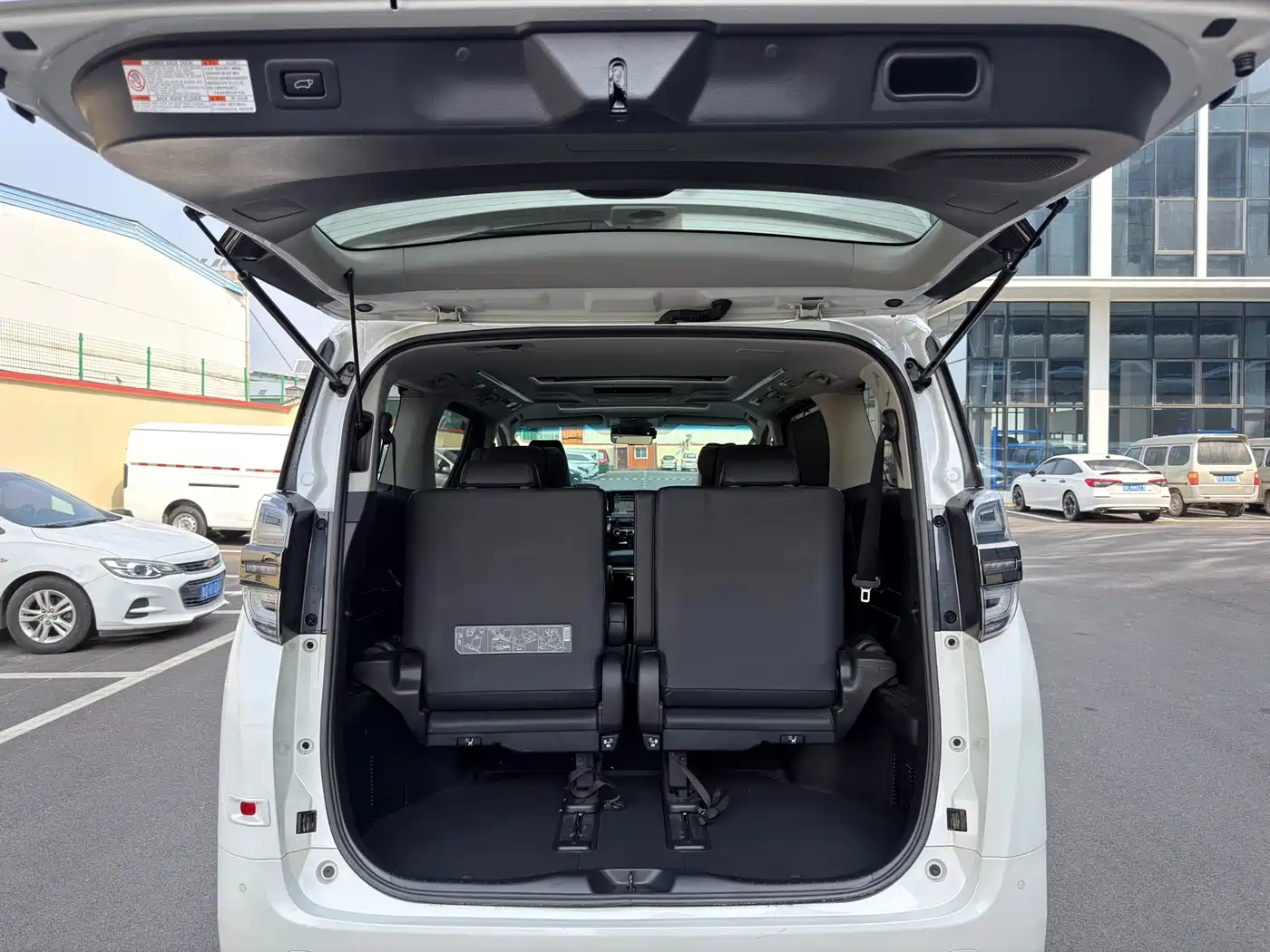 Toyota Vellfire 2023 Crown Hybrid 2.5L HV Luxury фото 16