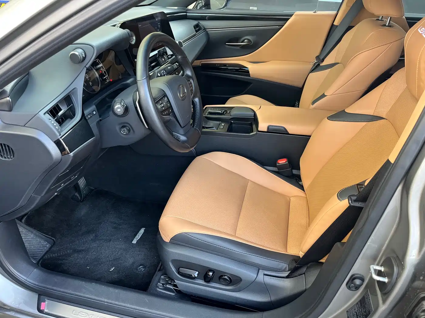 Lexus ES 2021 300h Excellence Edition фото 9