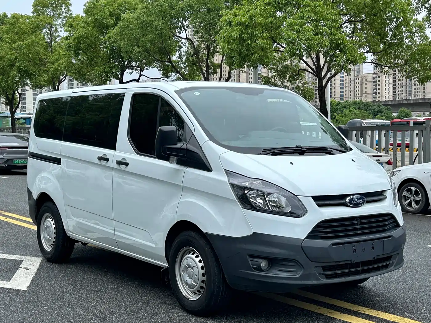 Ford Transit 2021 2019 2.0T Diesel Multi-Purpose Commercial Vehicle Short Wheelbase Low Roof 6-Seater China VI
