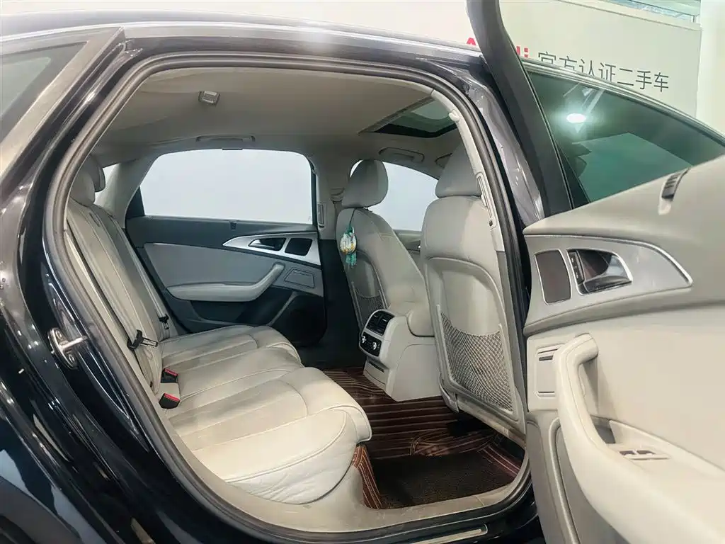 Фото 12 - Audi A6L