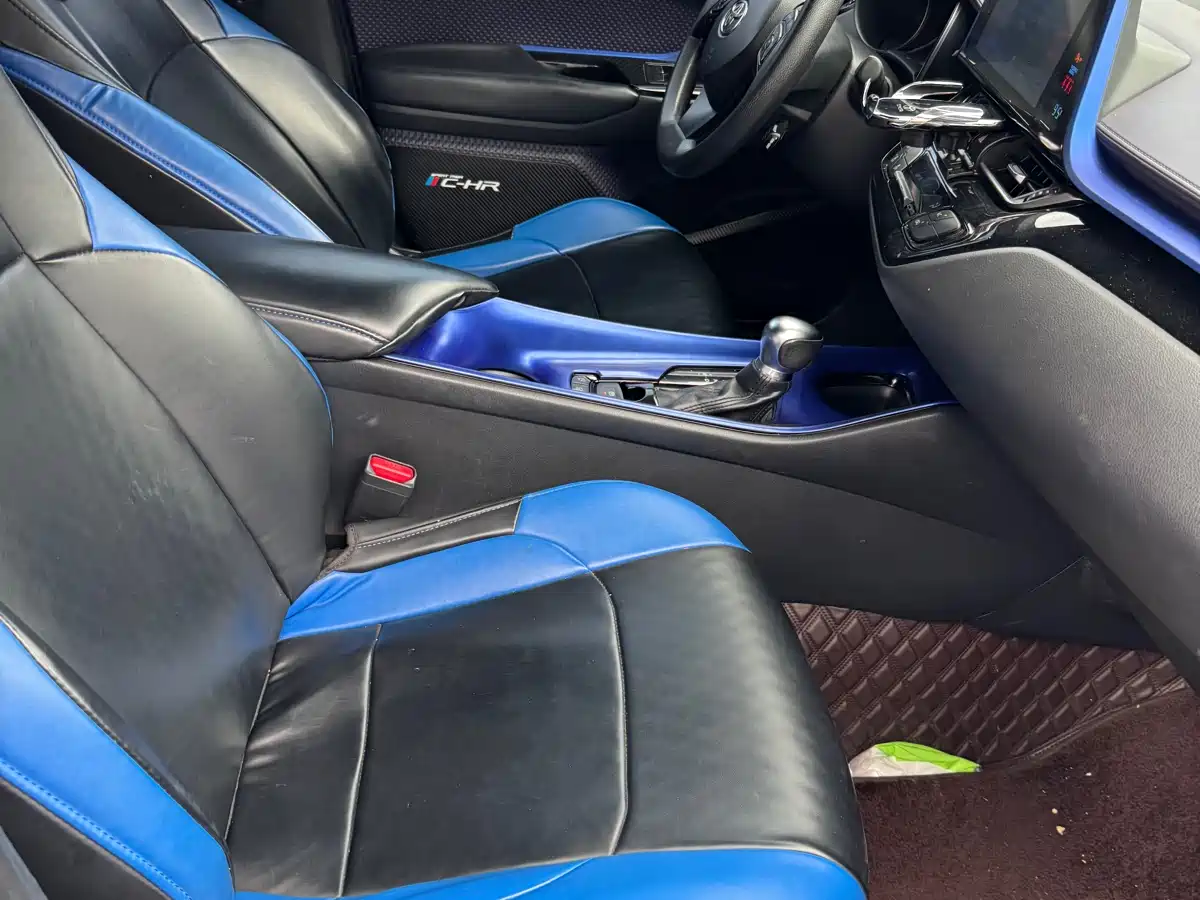 Toyota C-HR 2018 2.0L Leading Sunroof Edition V фото 17