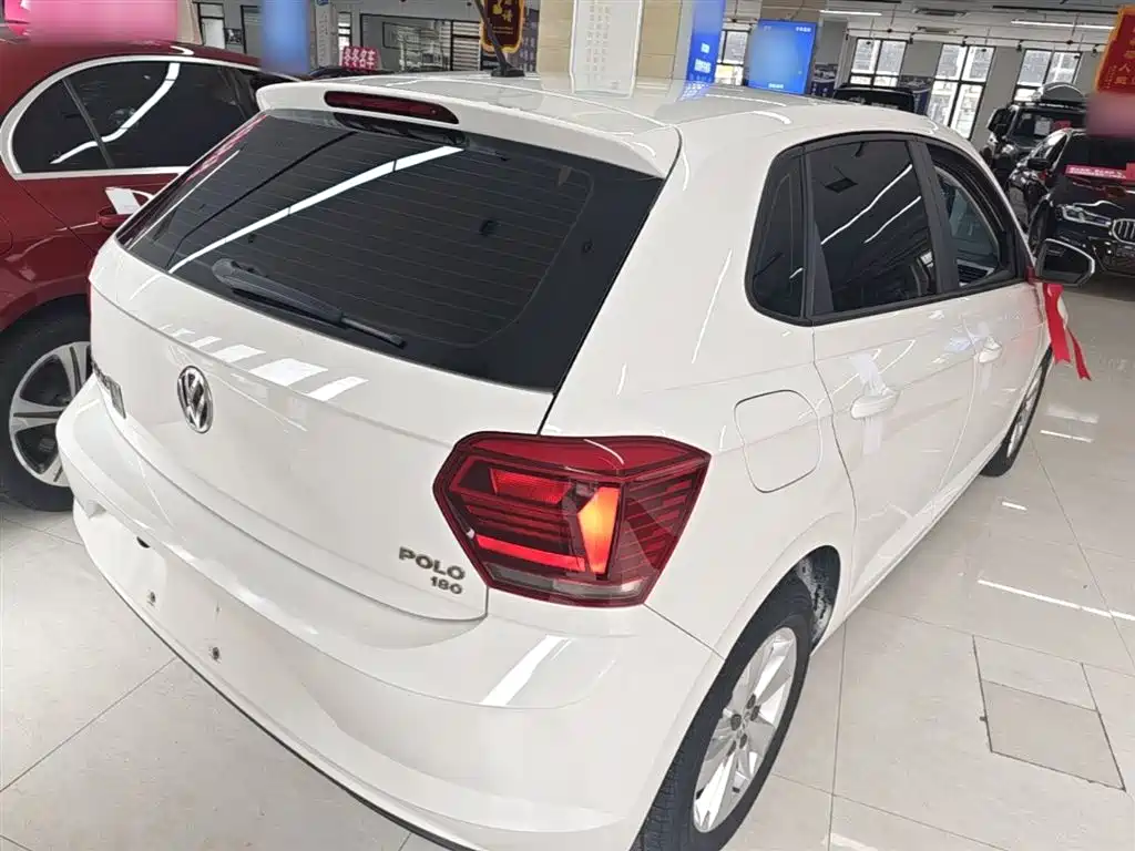 VOLKSWAGEN POLO