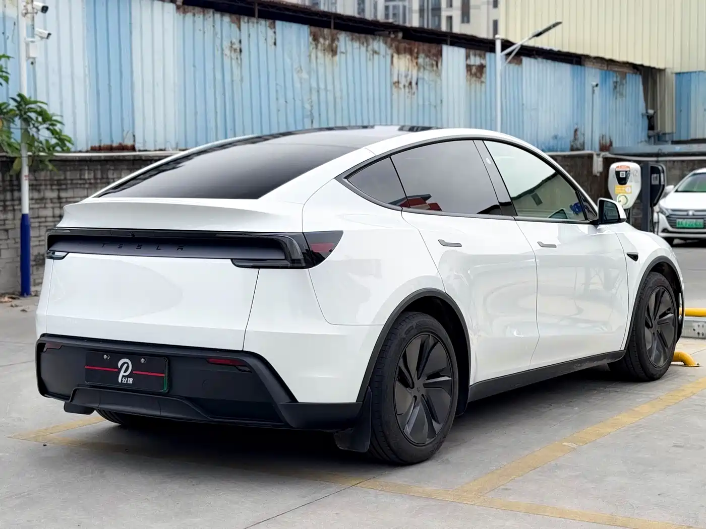 Tesla Model Y 2025 Rear-Wheel Drive фото 6