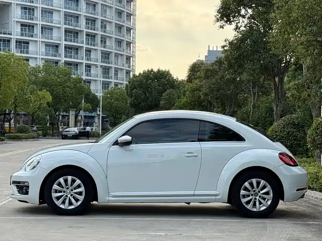 Volkswagen Beetle 2017 180TSI Enjoy — фото 3