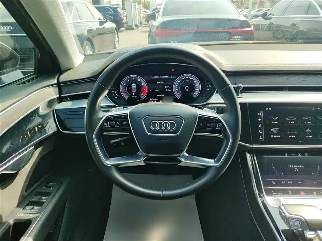 AUDI A8