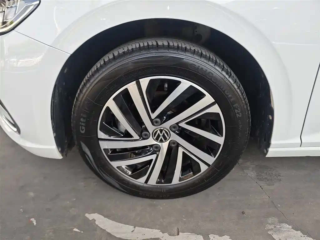 Volkswagen Lavida 2023 1.5L Auto Luxury Edition фото 23