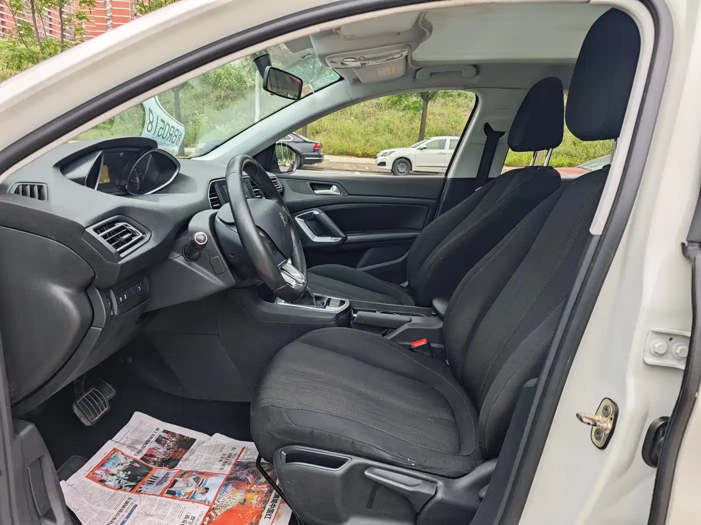 Peugeot 308S 2015 1.2T Auto Dynamic Edition фото 17
