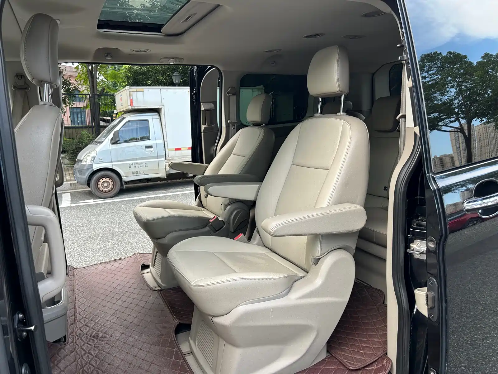 Photo 13 - Ford Tourneo