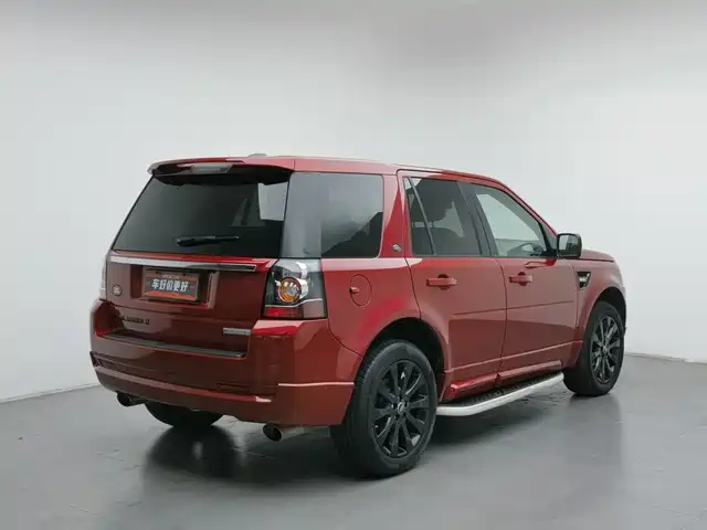 Land Rover Freelander 2 2015 2.0T Si4 HSE Luxury Collector's Edition — фото 2
